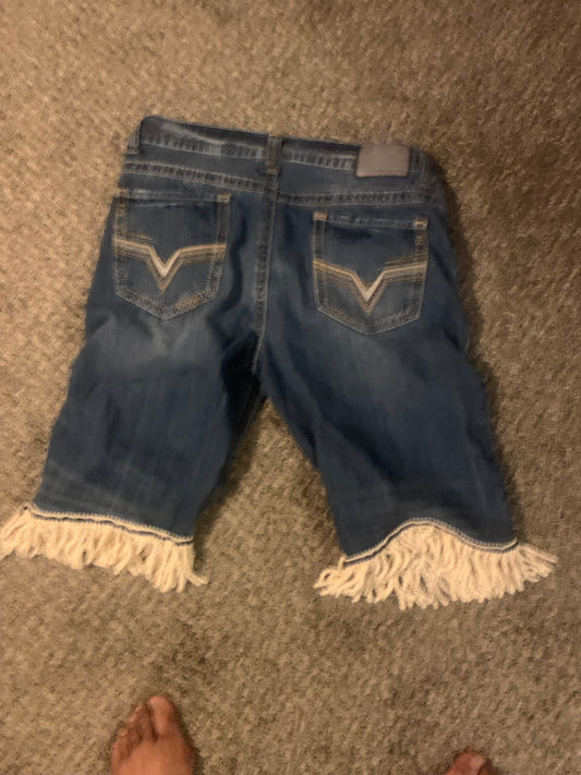 Shorts with white fringes