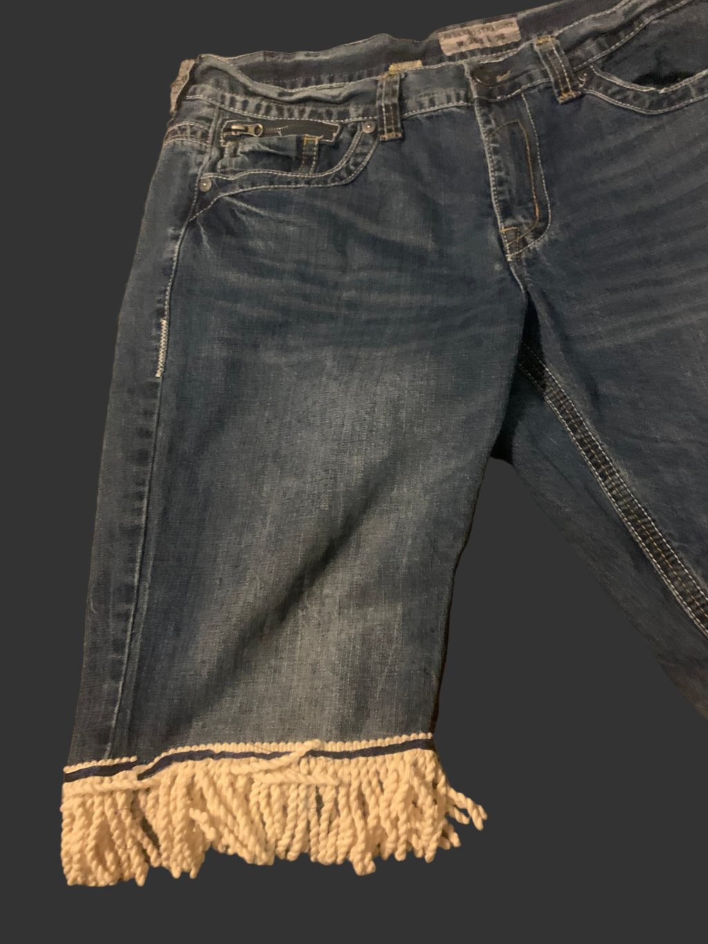 Shorts with white fringes